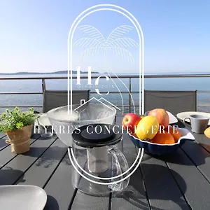 Villa Maison Sur L'eau-hyères-almanarre-parkings/clim/wifi, Hyères